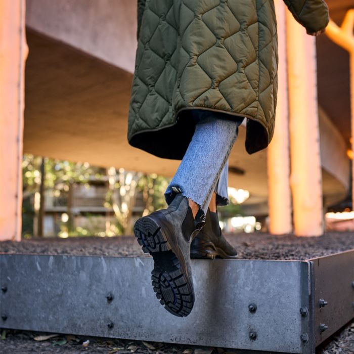 Women's Lug Chelsea Boots Rustic Black Blundstone